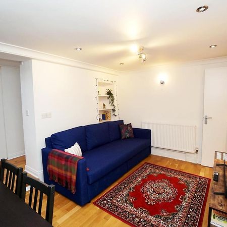 Cozy Retreat By Aresti Hotels Londra Dış mekan fotoğraf