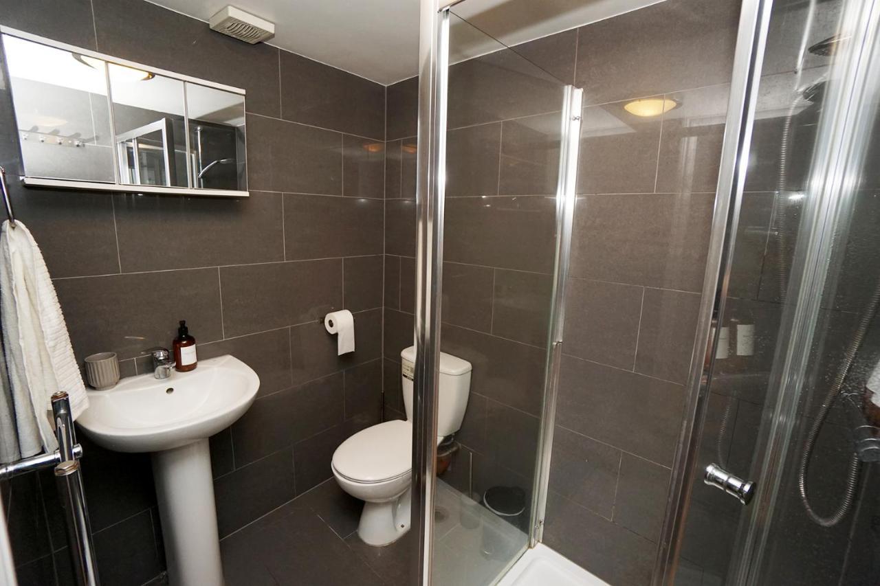 Cozy Retreat By Aresti Hotels Londra Dış mekan fotoğraf