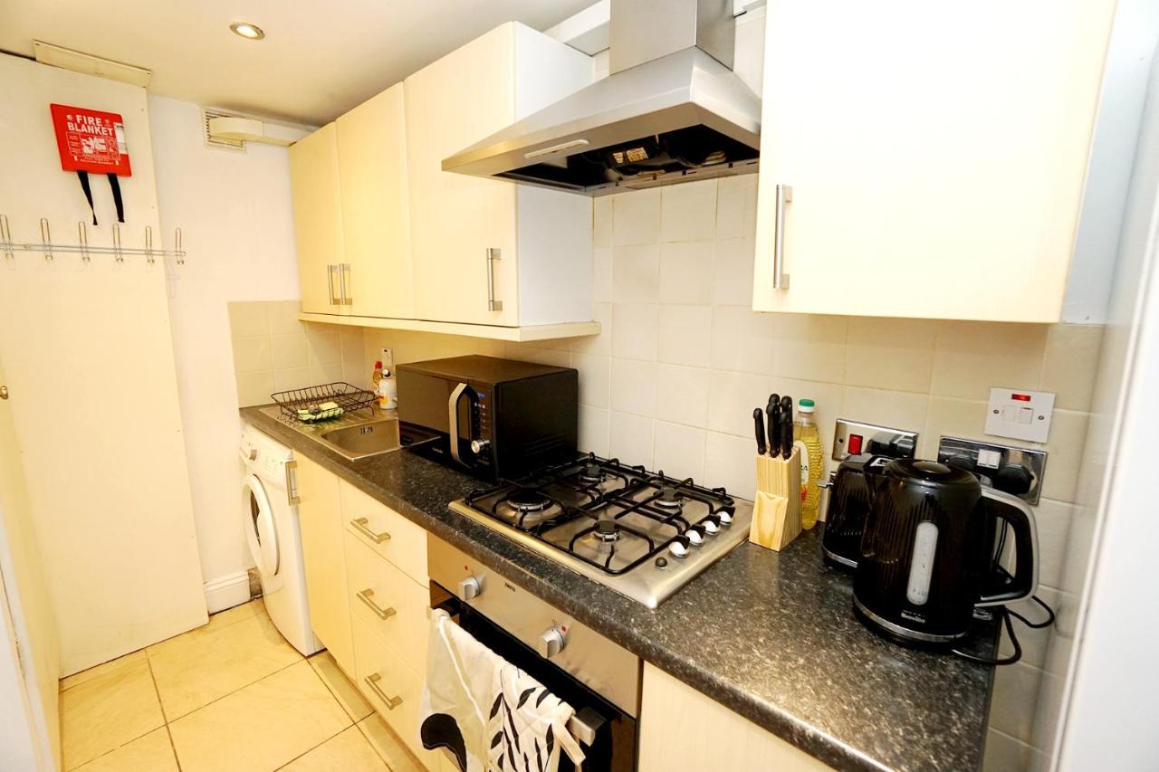 Cozy Retreat By Aresti Hotels Londra Dış mekan fotoğraf